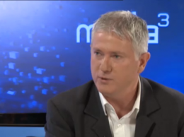 Selwyn Manning during a television interview